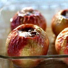 Recipes with Vanilla Extract: Baked Apples in Spicy Apricot Sauce