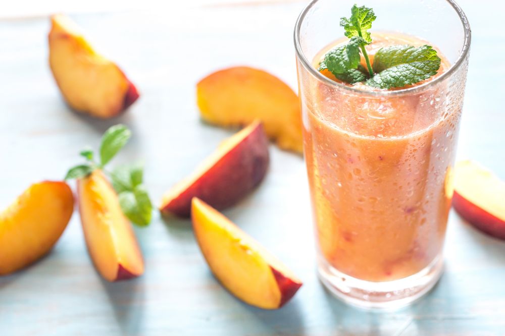 Recipes with Strawberries: Peach & Strawberry Smoothie