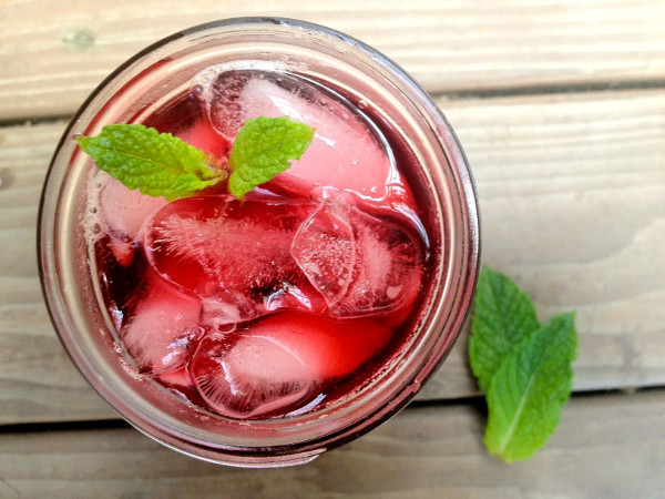 Cherry Hibiscus Sun Tea Recipe - Mama Likes To Cook