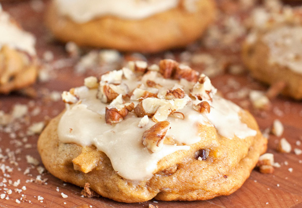 Recipes with Cinnamon: Maple Cream Walnut Cookies